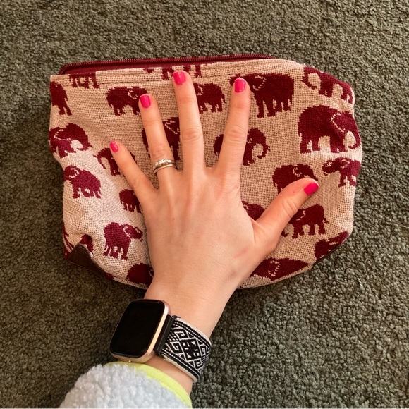 Thirty-one reversible pouch elephants - Picture 3 of 4